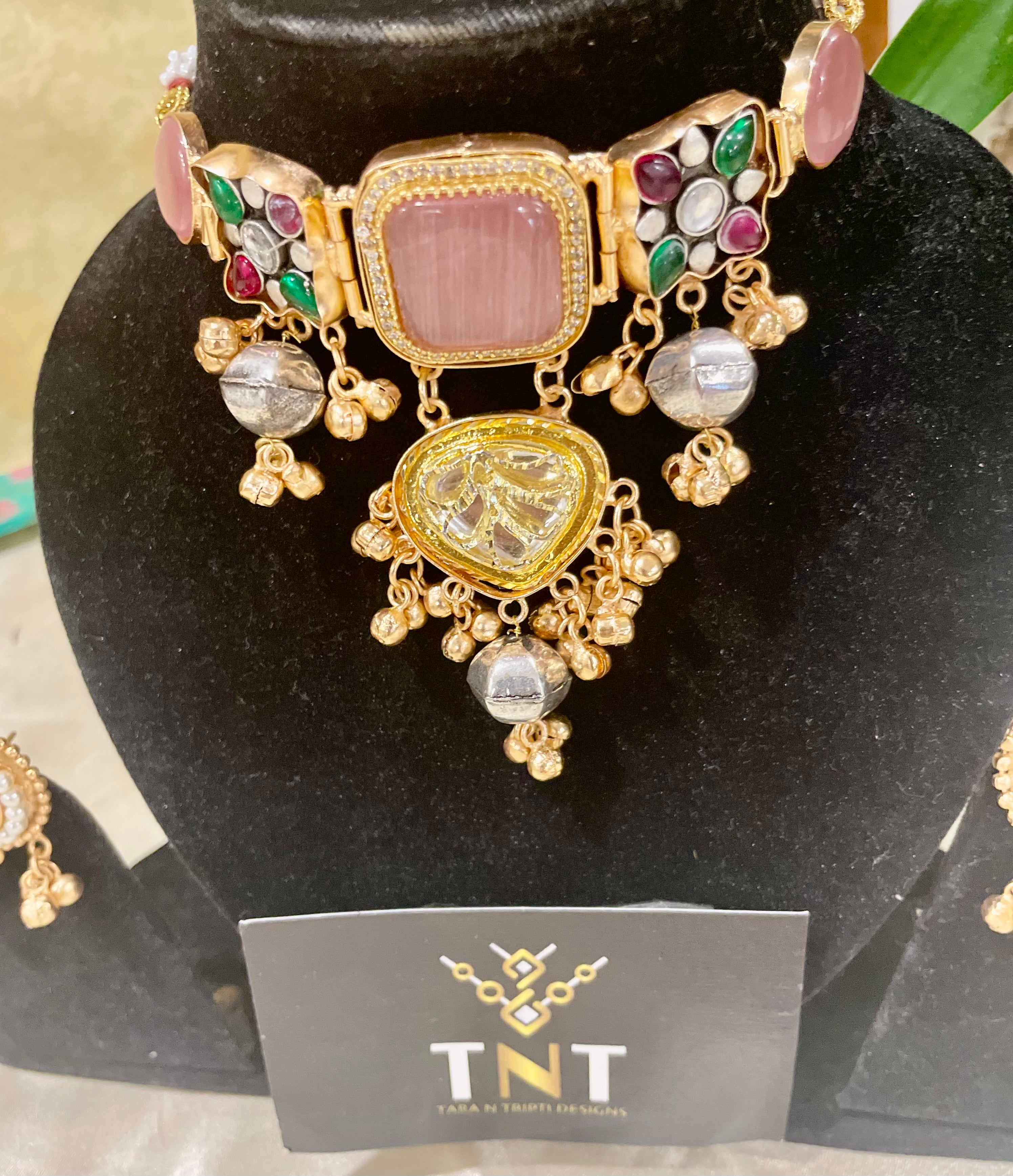 Kashmiri brass choker with earrings - Light pink