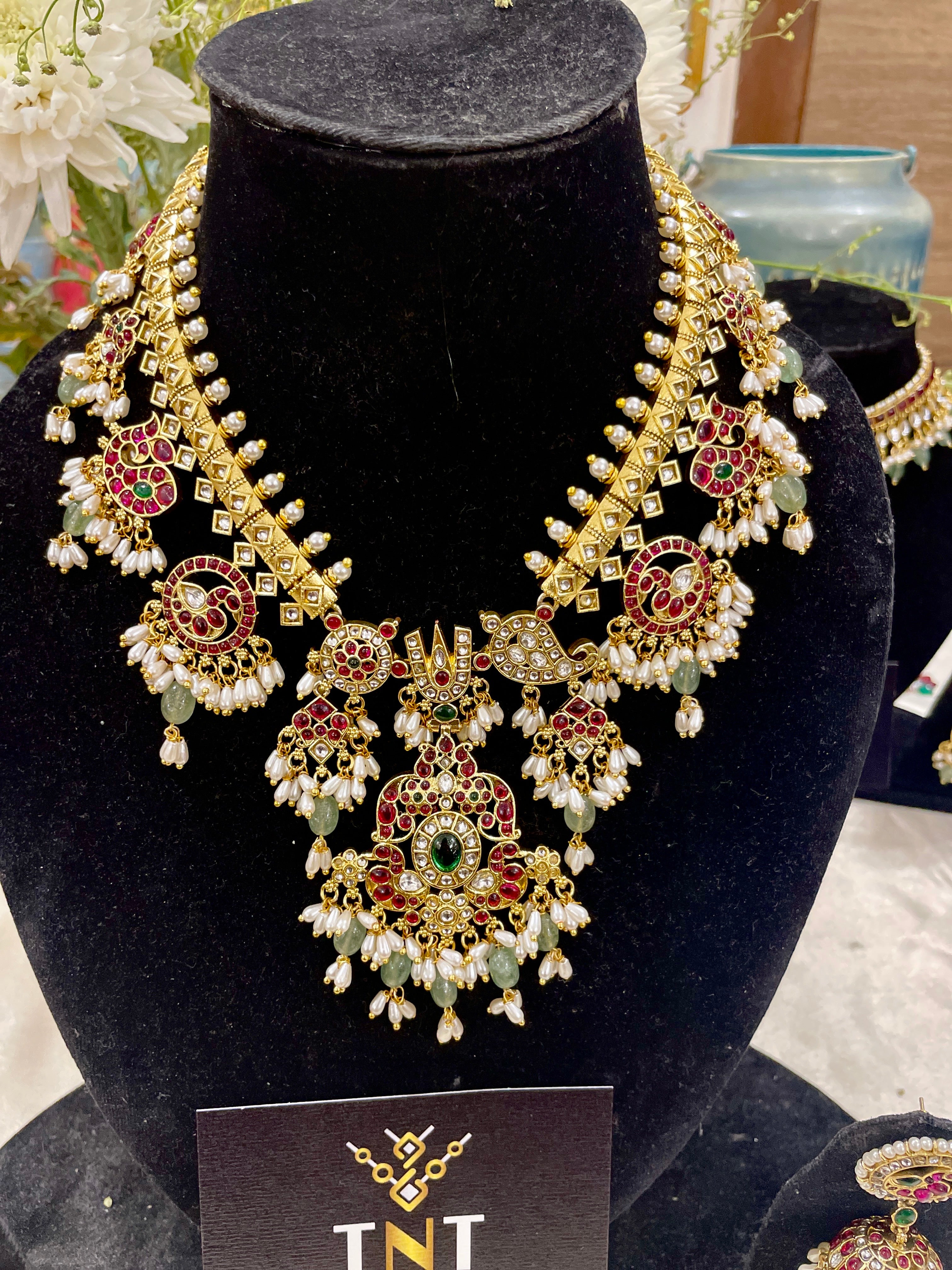 Raysha kemp necklace set