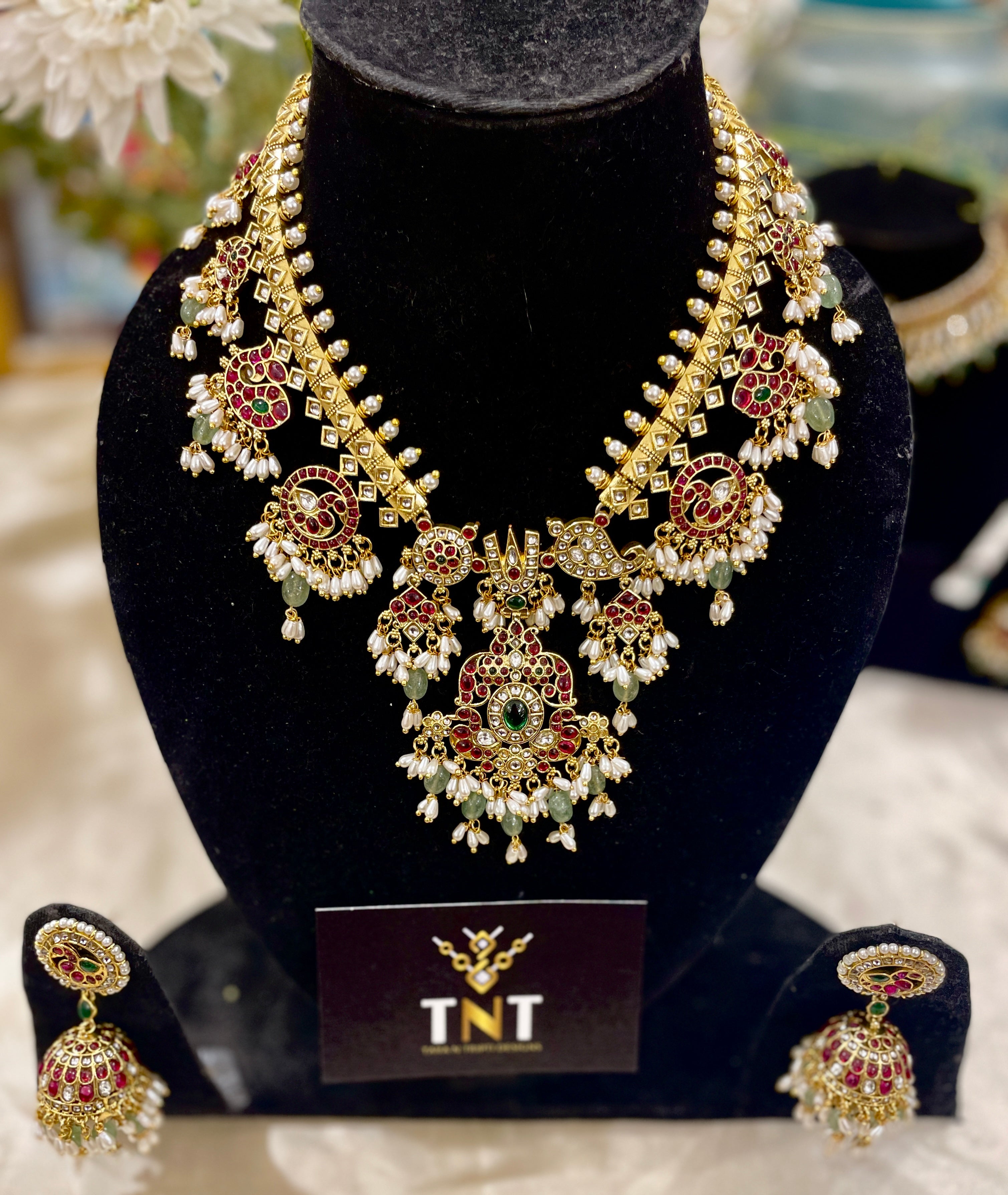 Raysha kemp necklace set