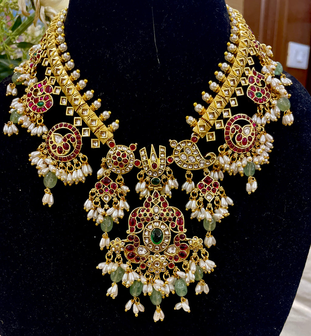 Raysha kemp necklace set