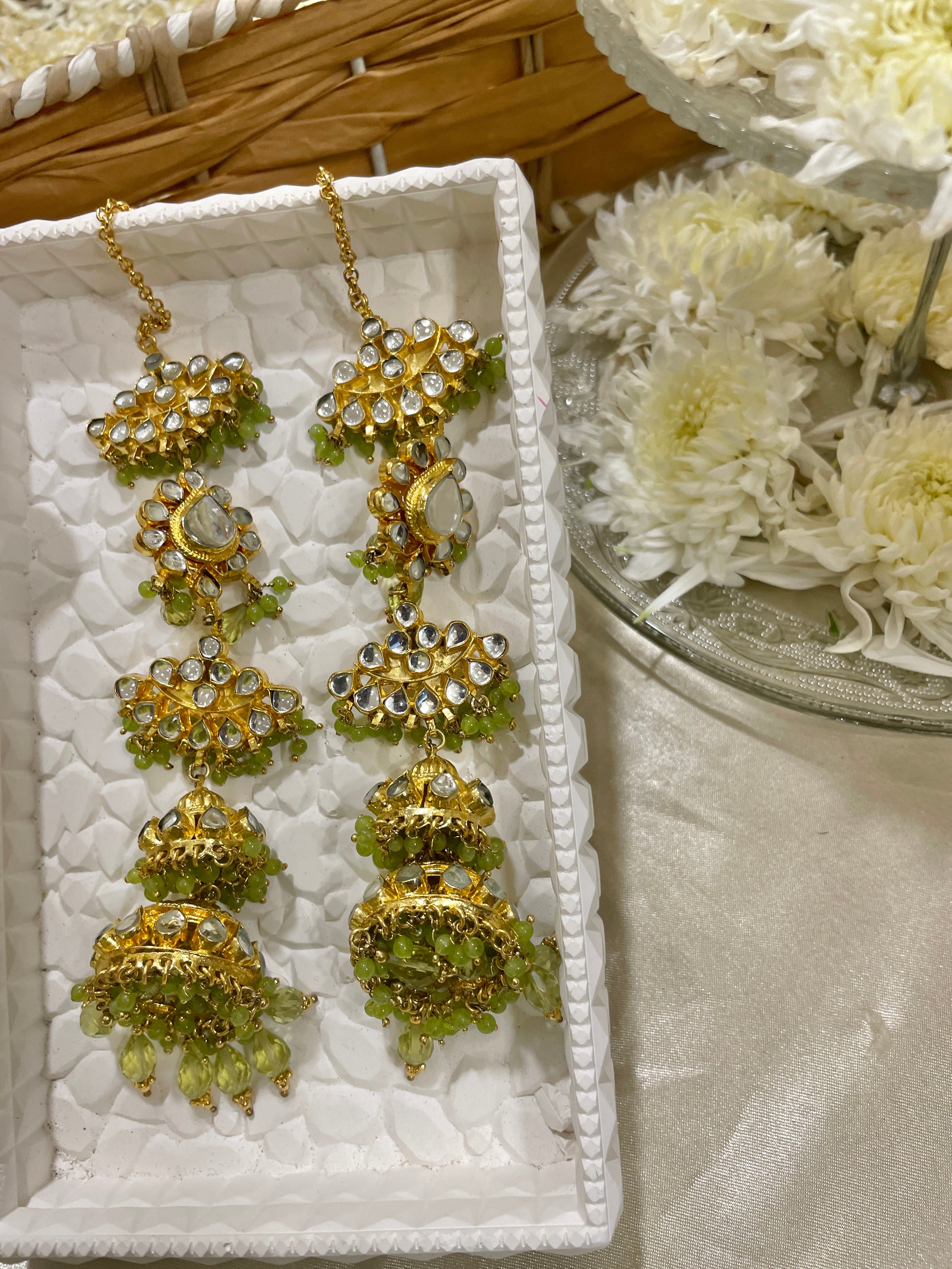 Green jhumar earrings with kaanchain